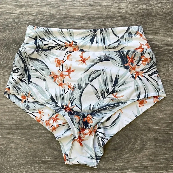 Rip Curl Diamond Bay D-DD Bikini Top & Cheeky Hi Pant - Picture 6 of 13